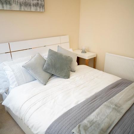 Comfy Spacious Apartment In Canary Wharf Лондон Екстериор снимка