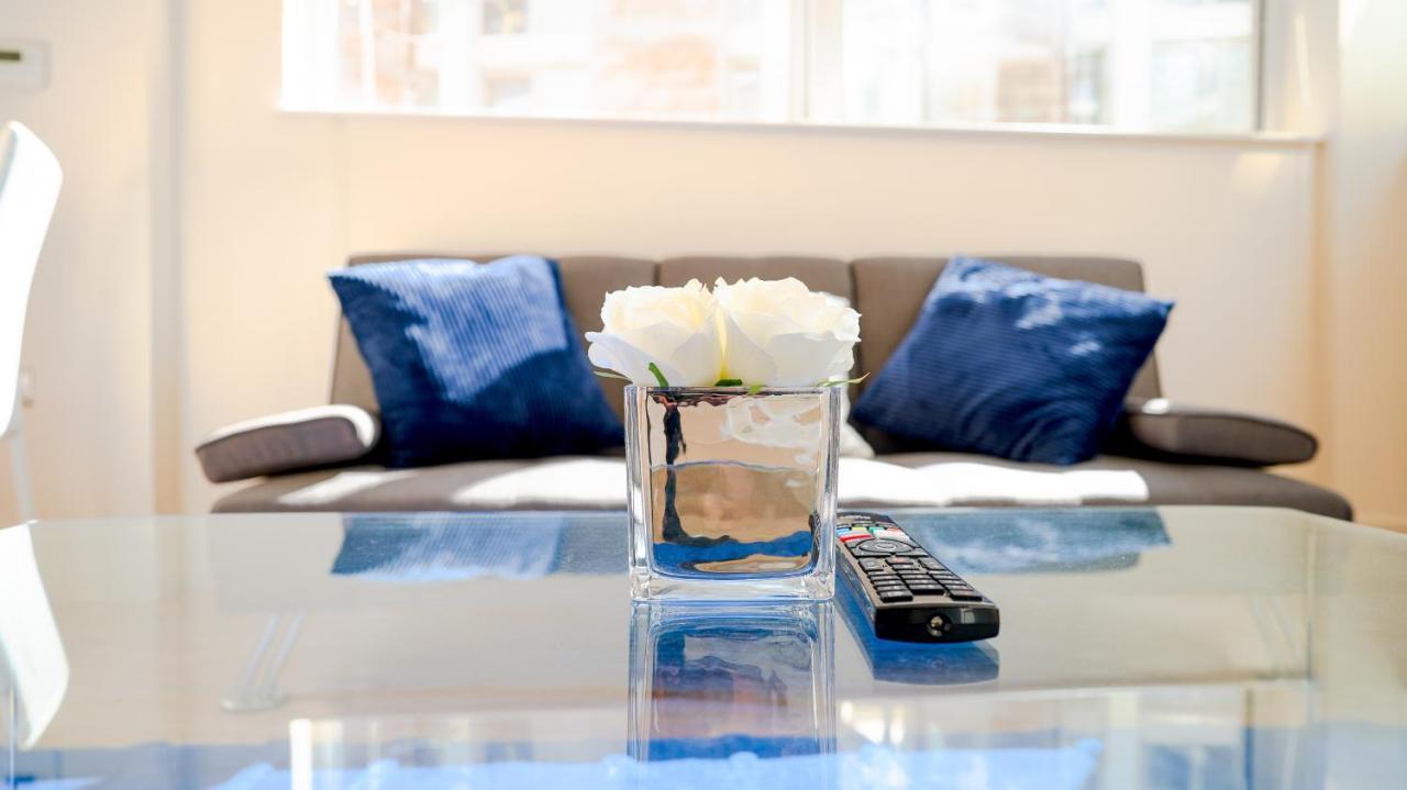 Comfy Spacious Apartment In Canary Wharf Лондон Екстериор снимка