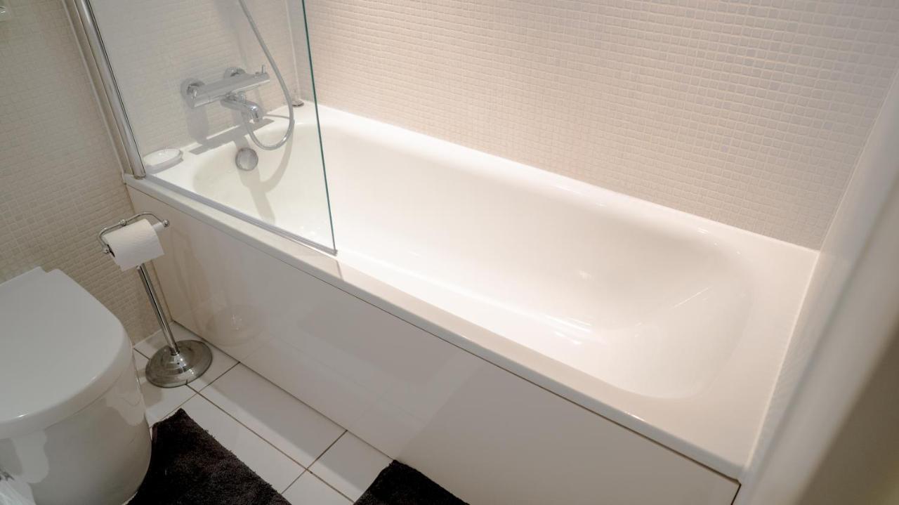Comfy Spacious Apartment In Canary Wharf Лондон Екстериор снимка