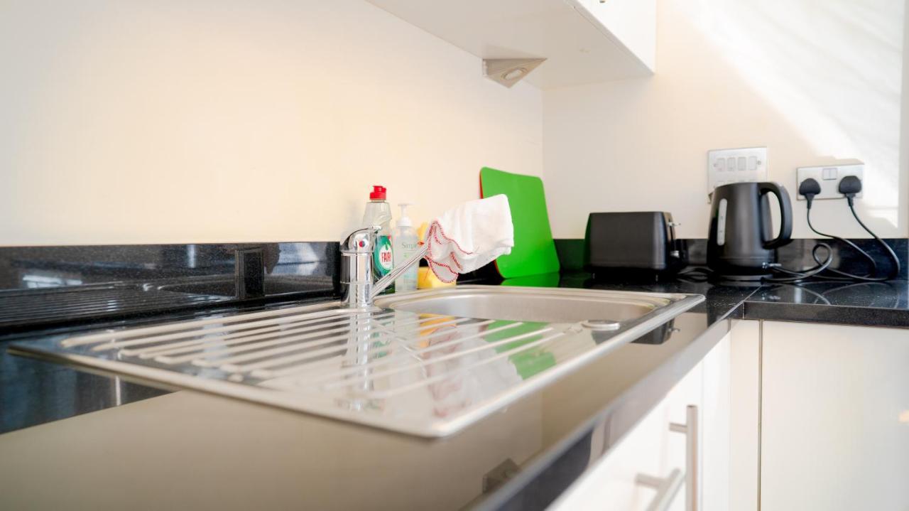 Comfy Spacious Apartment In Canary Wharf Лондон Екстериор снимка