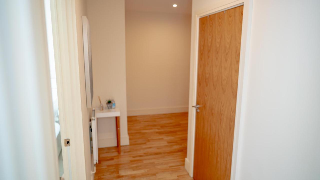 Comfy Spacious Apartment In Canary Wharf Лондон Екстериор снимка