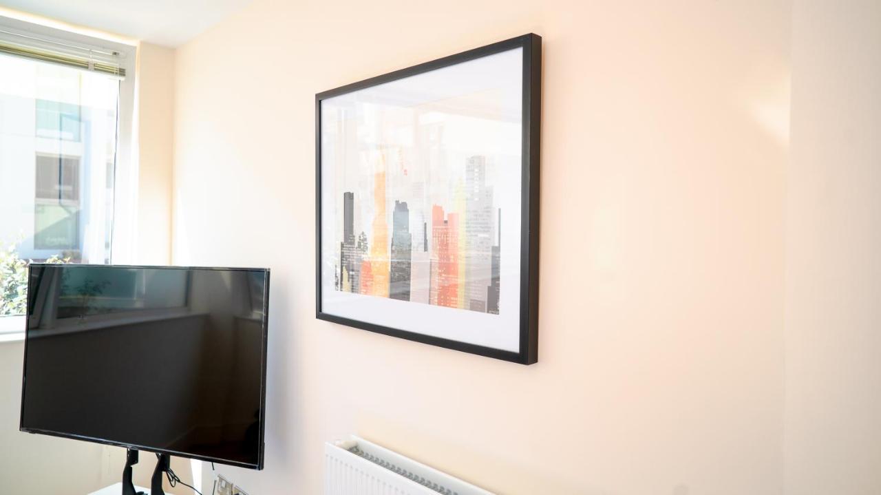 Comfy Spacious Apartment In Canary Wharf Лондон Екстериор снимка