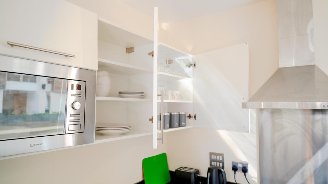 Comfy Spacious Apartment In Canary Wharf Лондон Екстериор снимка