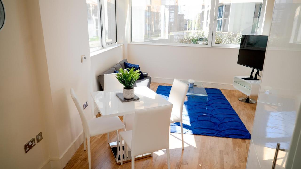 Comfy Spacious Apartment In Canary Wharf Лондон Екстериор снимка