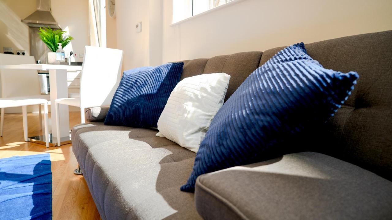 Comfy Spacious Apartment In Canary Wharf Лондон Екстериор снимка