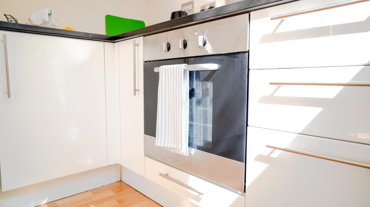 Comfy Spacious Apartment In Canary Wharf Лондон Екстериор снимка