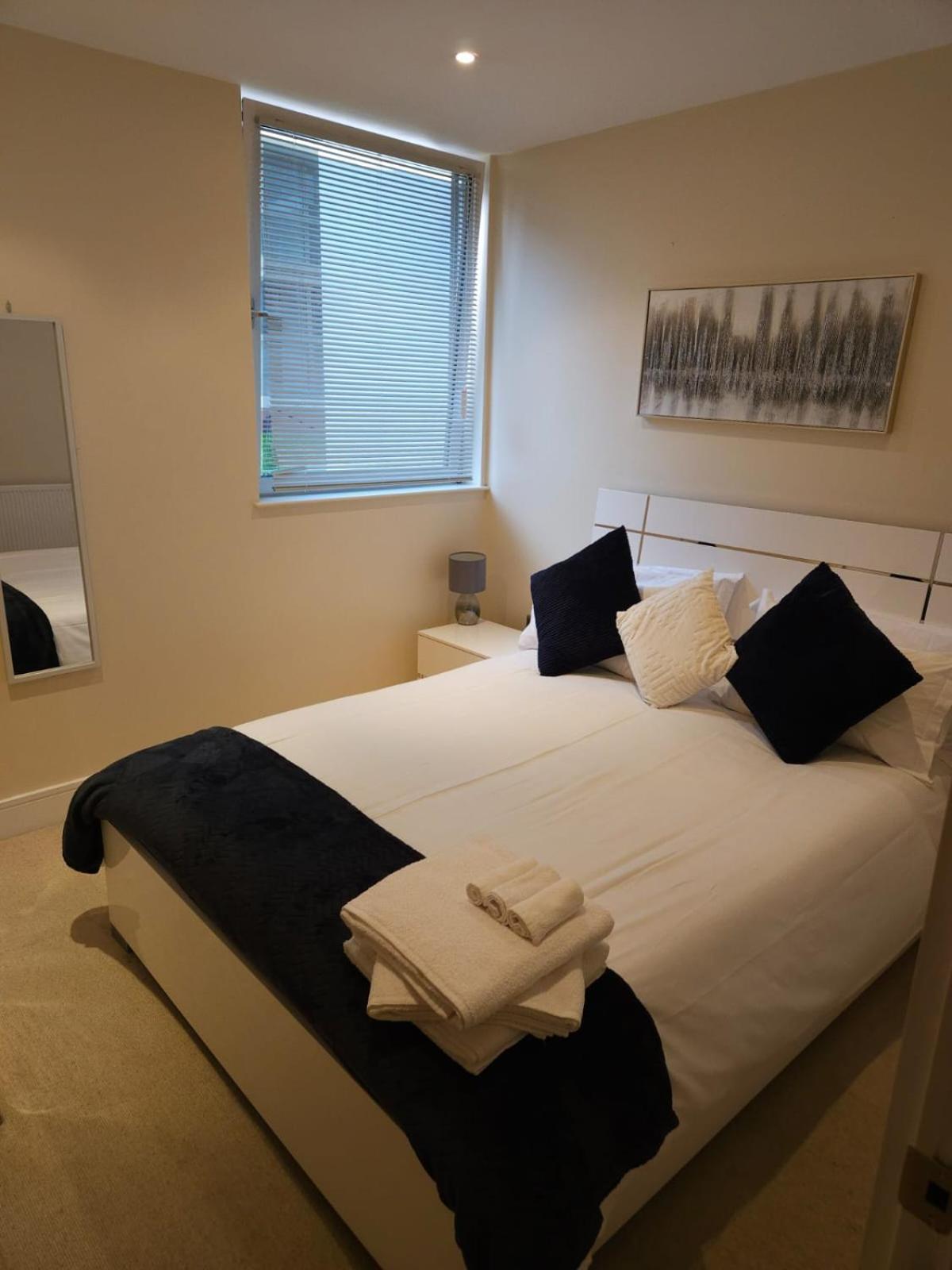 Comfy Spacious Apartment In Canary Wharf Лондон Екстериор снимка